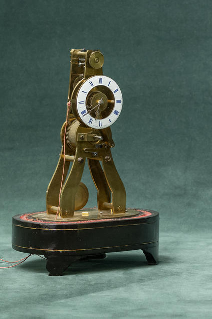 Petite horloge squelette française signée Pierret à Paris ca 1860