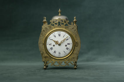 Petite horloge de table belge ca 1760