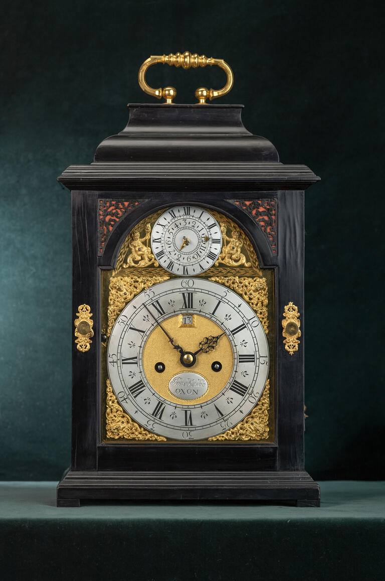 Tafelklok John Knibb a Axon ca 1730