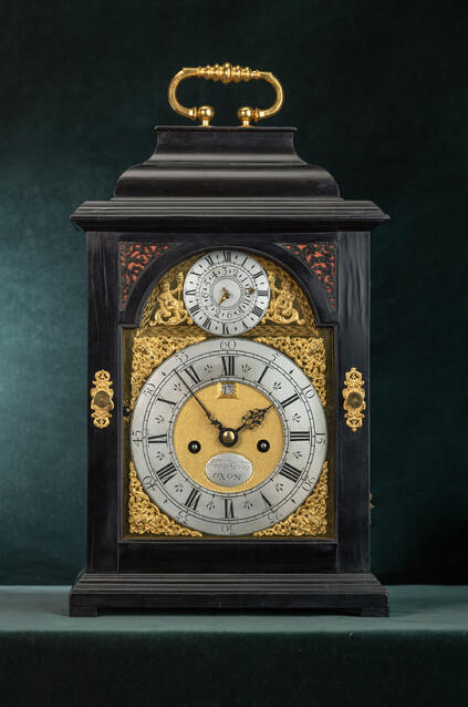 Tafelklok John Knibb a Axon ca 1730